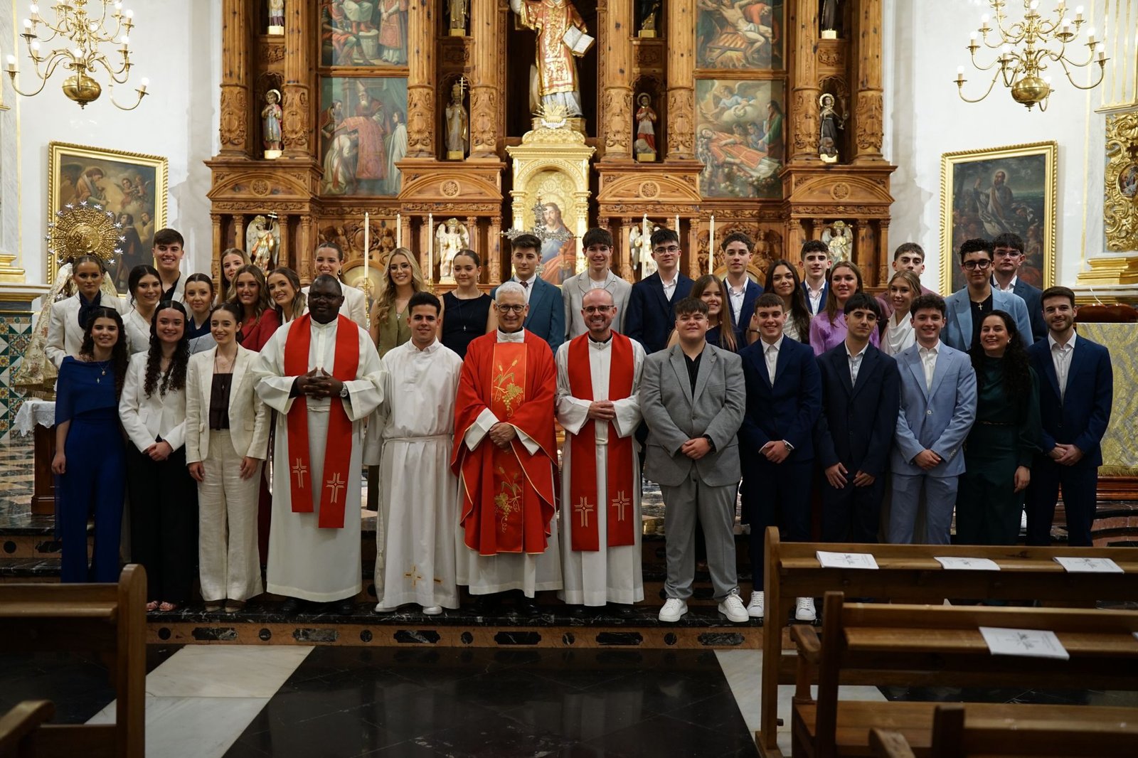 Grupo de catequesis en la iglesia
